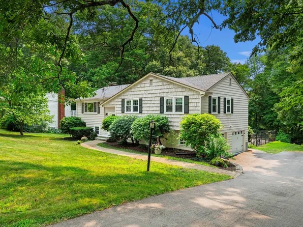 15 Crestwood Dr, Framingham, MA 01701