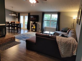 611 Sunblest Blvd S, Fishers, IN 46038