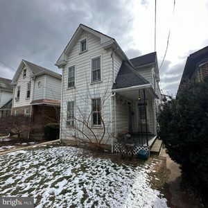 484 E Washington St, Chambersburg, PA, 17201
