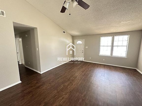 3rd image of 5702 Jardin Pl