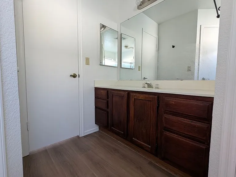 3644 W Elgin St — Photo 15