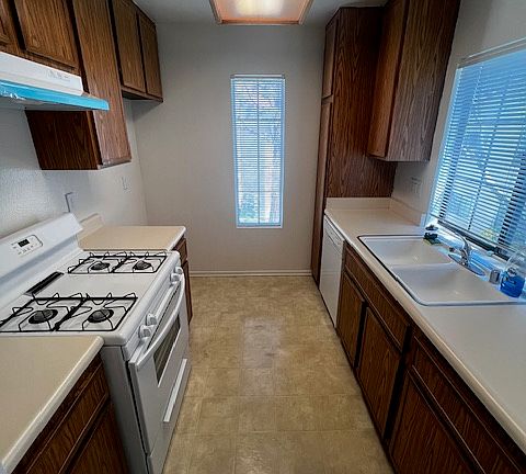 3rd image of 2554 Olive Dr APT 120
