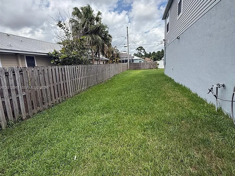 1557 SW Dycus Ave — Photo 15