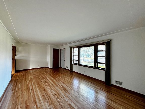 3rd image of 4099 Hodgson Rd