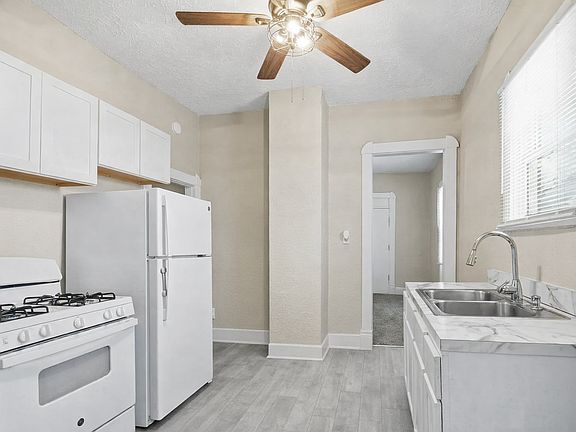 3rd image of 1343 Edgemont Ave