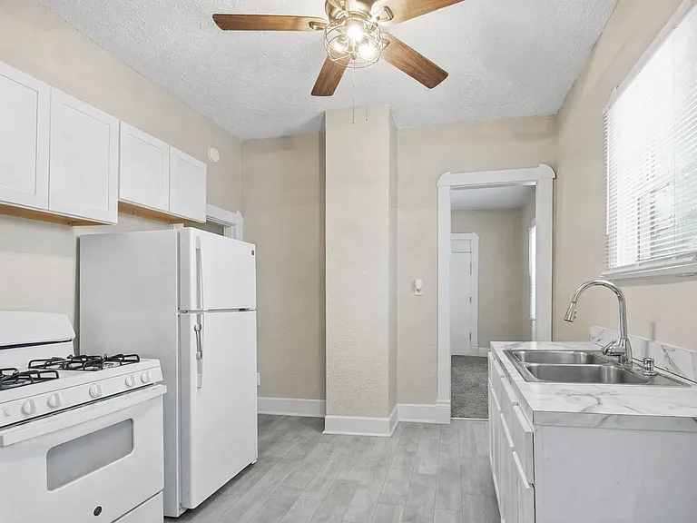 1343 Edgemont Ave — Photo 3