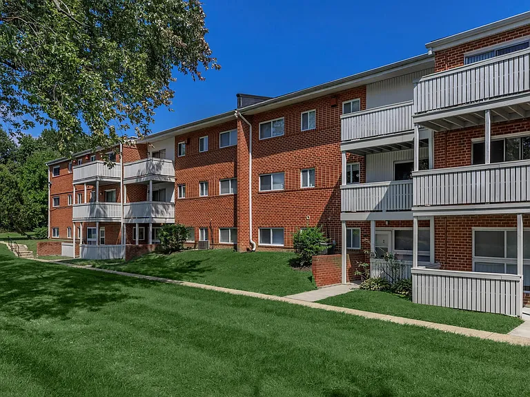 Fox Crossing Apartments — Photo 12