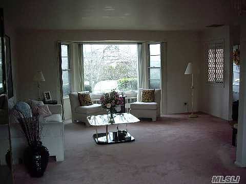 4th image of 1176 Woodland Ln