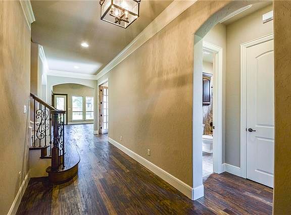 3rd image of 400 Nora