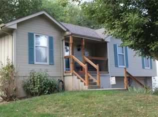 1016 SW Eastman St, Blue Springs, MO 64015