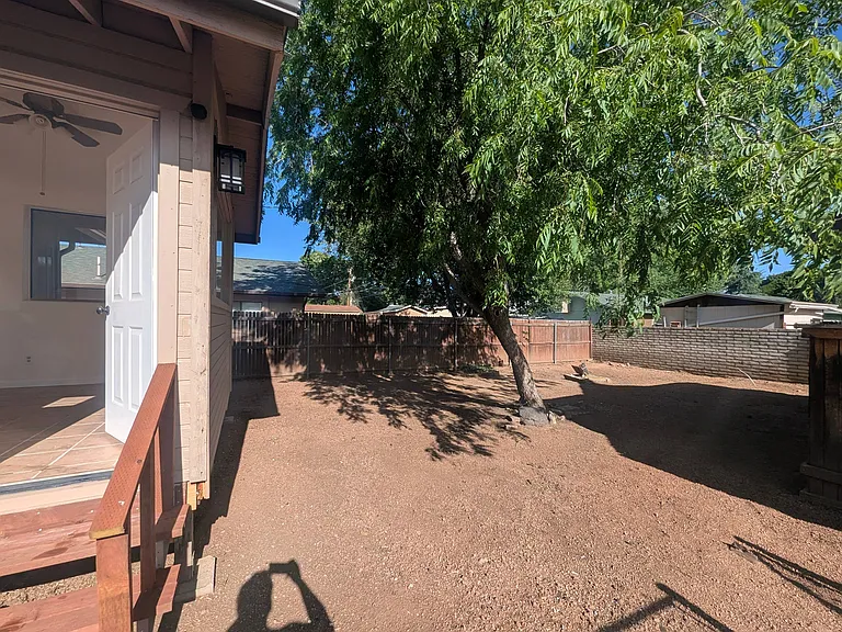 139 E Springdale Dr — Photo 17