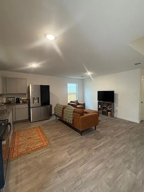 3 bed, 2.0 bath, 1120 sqft, $1,500 — Photo 4