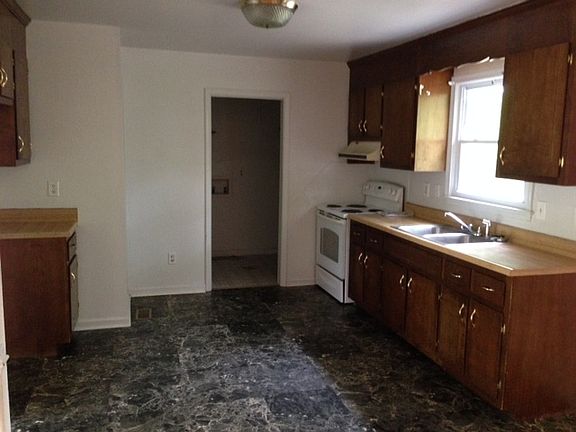 3rd image of 3904 Brandywine Dr