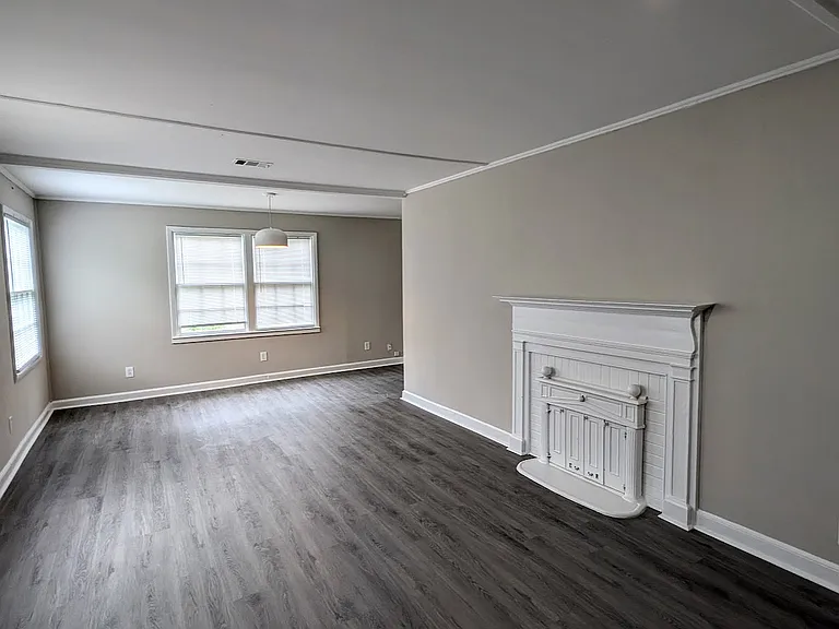 102 Marshall Dr — Photo 3
