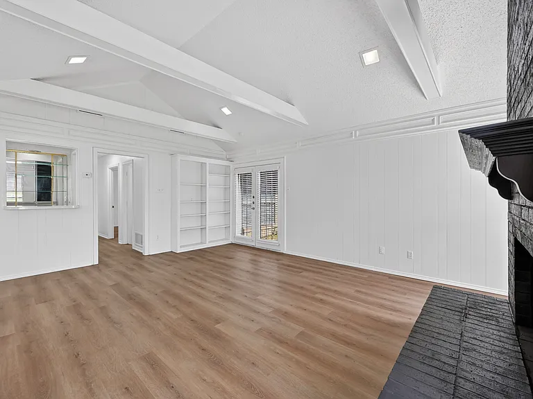 4020 Saint Christopher Ln — Photo 3
