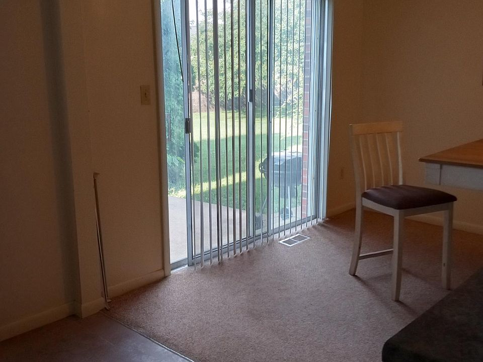 1st image of 450 Blackstone Dr