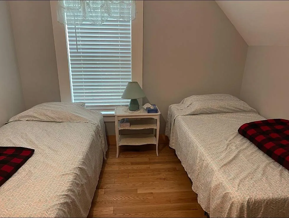 3 bed, 1.5 bath, $2,500 — Photo 4