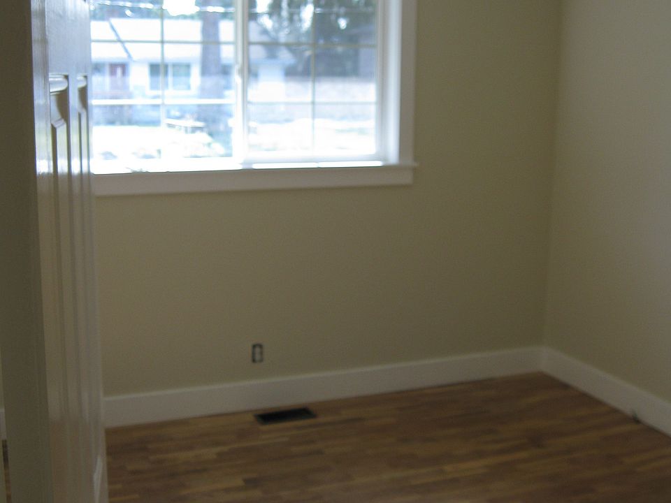 2nd image of 5907 178th St SW