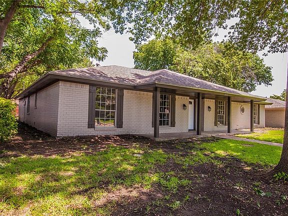 3rd image of 2631 Brookview Dr