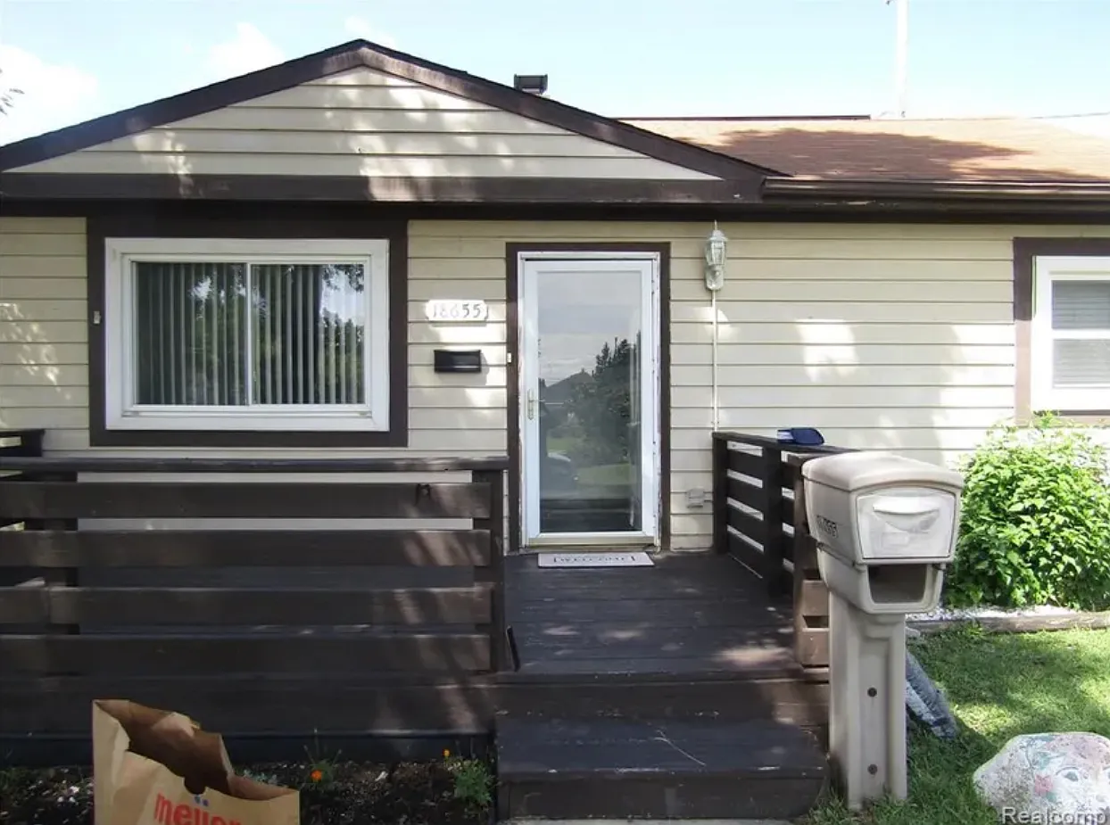 2 bed, 705 sqft, $1,400 — Photo 1