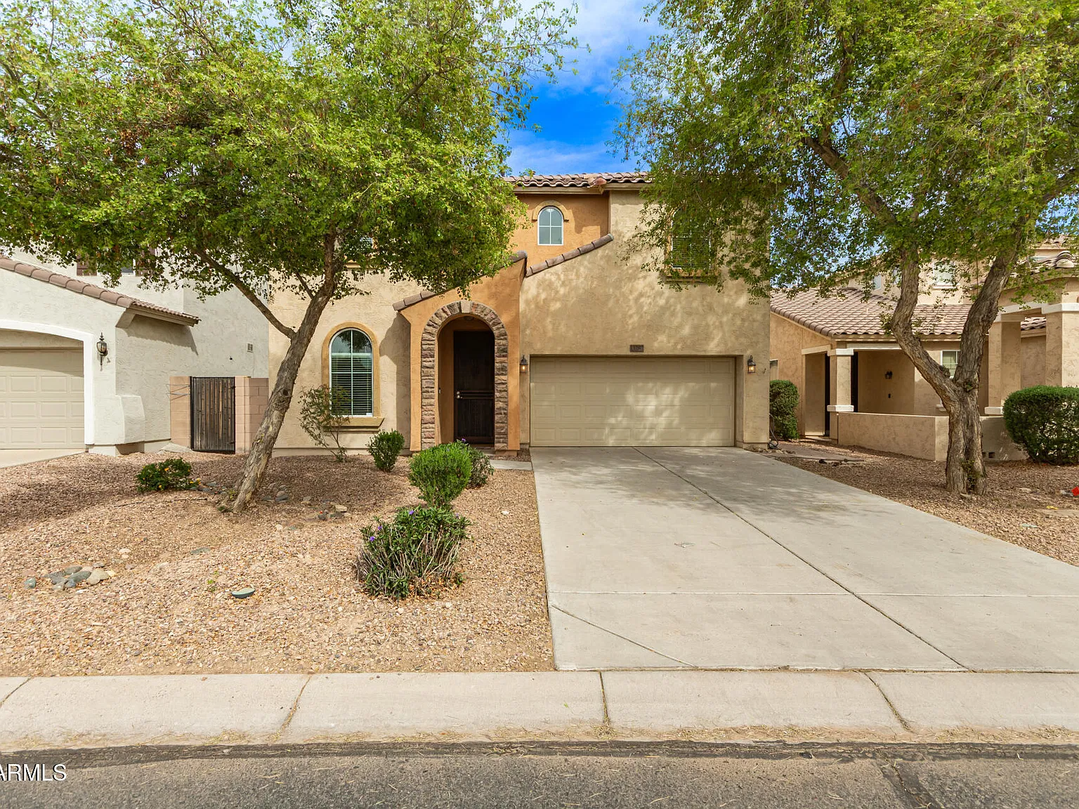 4 bed, 2.5 bath, 2095 sqft, $1,995 — Photo 2