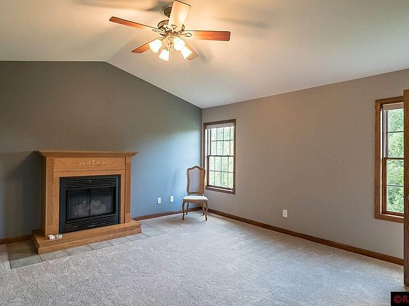 5th image of 328 Loraine Dr