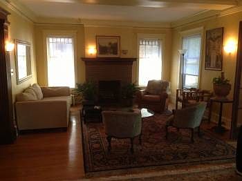 3rd image of 819 W Buena Ave APT 4