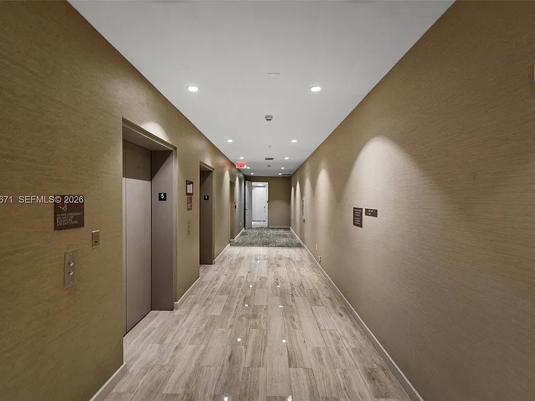 1010 SW 2nd Ave #1709 — Photo 4