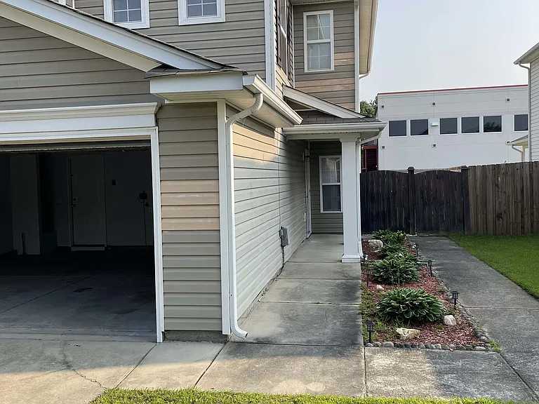 370 Charter Oak Ct — Photo 34