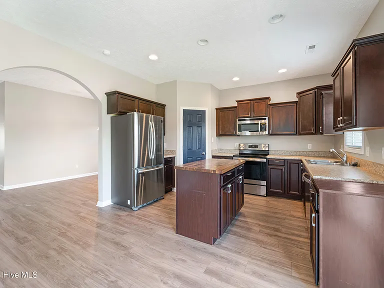 407 S Bluff Cir — Photo 5