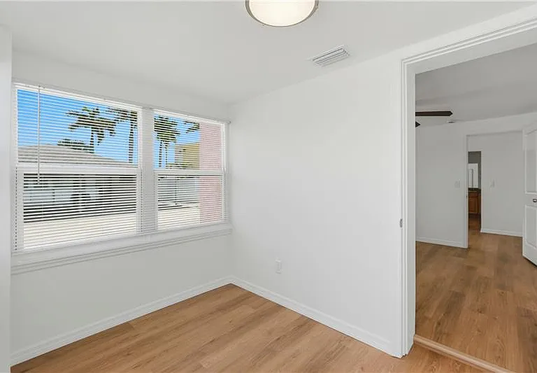 111 123rd Ave E — Photo 17