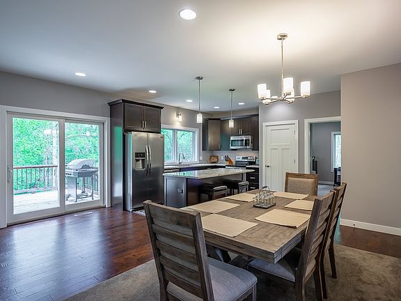 3rd image of 146 Sunnyview Pl