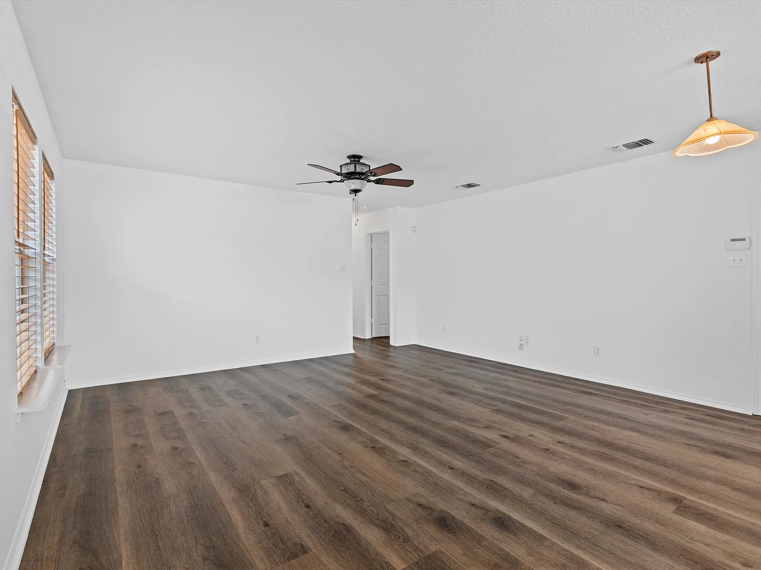3 bed, 1135 sqft, $1,450 — Photo 2