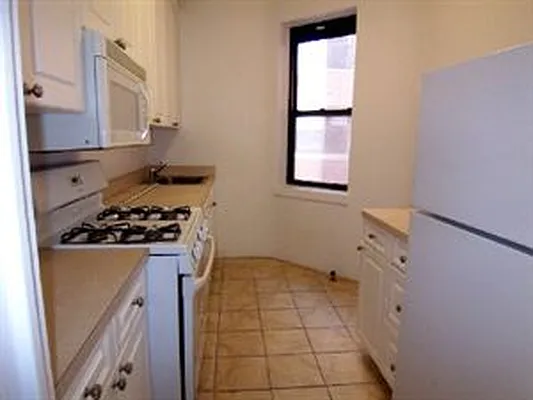 Rented by Douglas Elliman | media 26