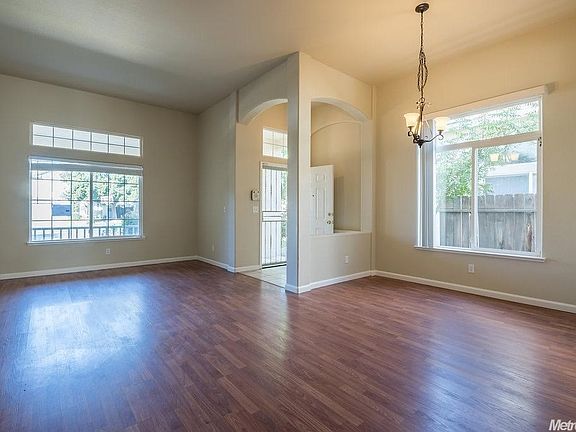 3rd image of 3040 Astoria Ct