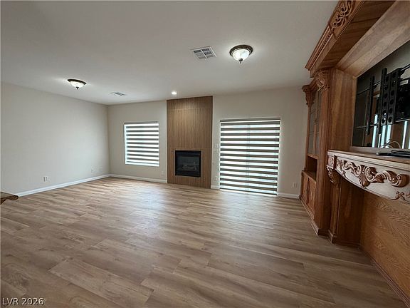 3rd image of 3301 W Colton Ave