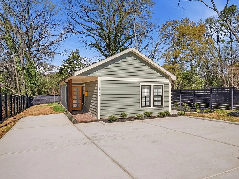 1840 Merriman Ave — Photo 9