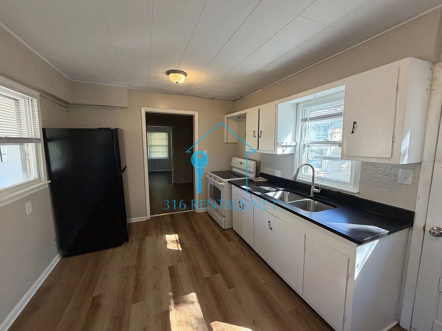 $1,135 - 3 bedroom/ 1 bathroom - Single Family Home — Photo 4