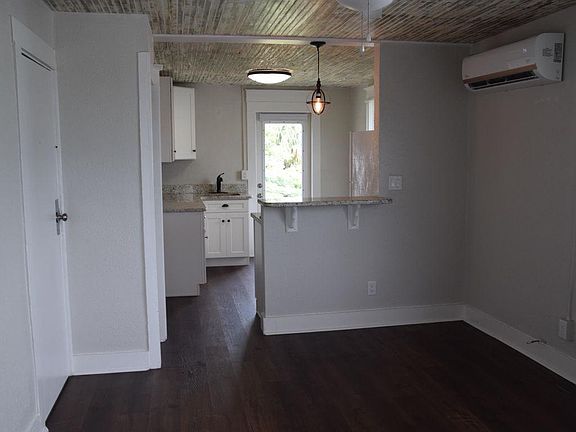 4th image of 2100 Franklin St APT 4