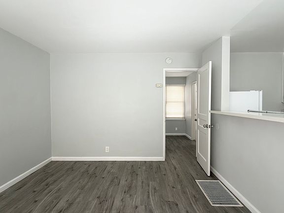 4th image of 1934 Pine Ave APT 3