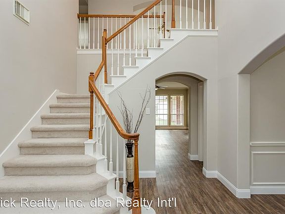 4th image of 1623 Cantigny Ln