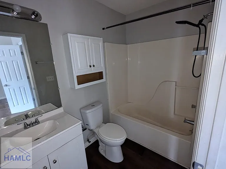 Brett Dr — Photo 8