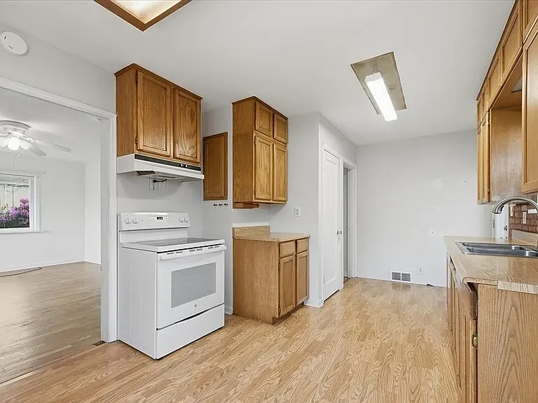 4624 N Pearl St — Photo 13