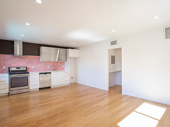 3rd image of 646 N La Fayette Park Pl APT 15