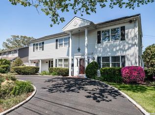 2081 Hampton Way, Merrick, NY 11566