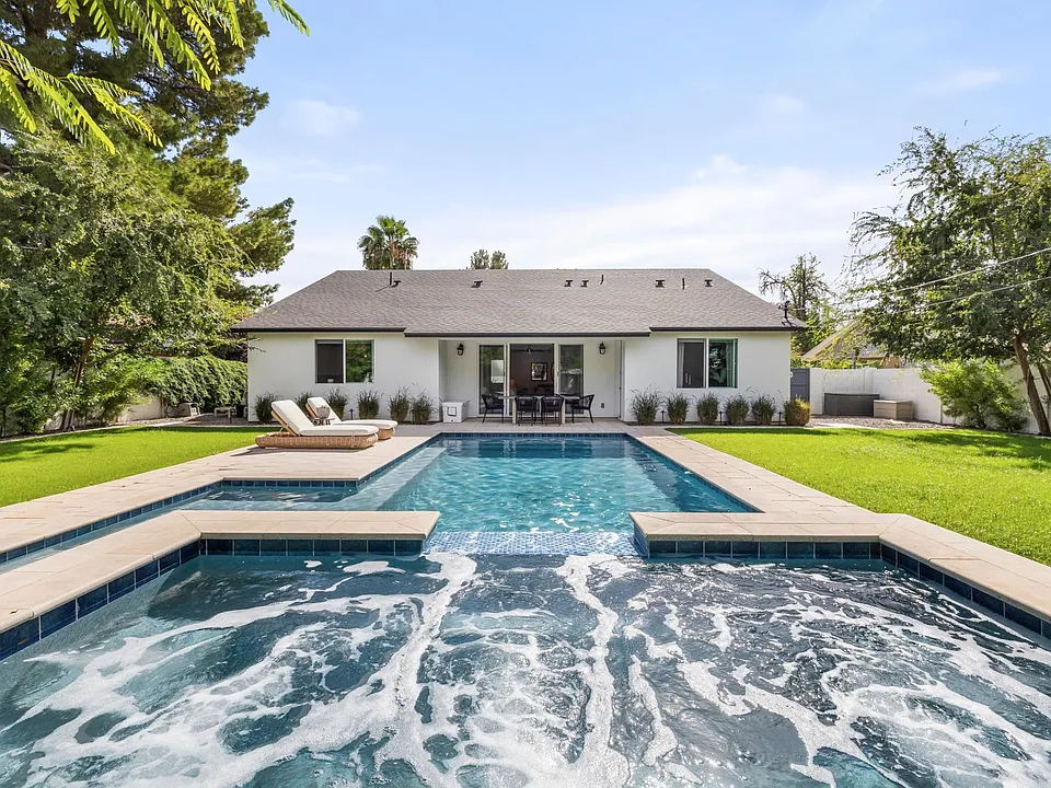 4208 E Avalon Dr