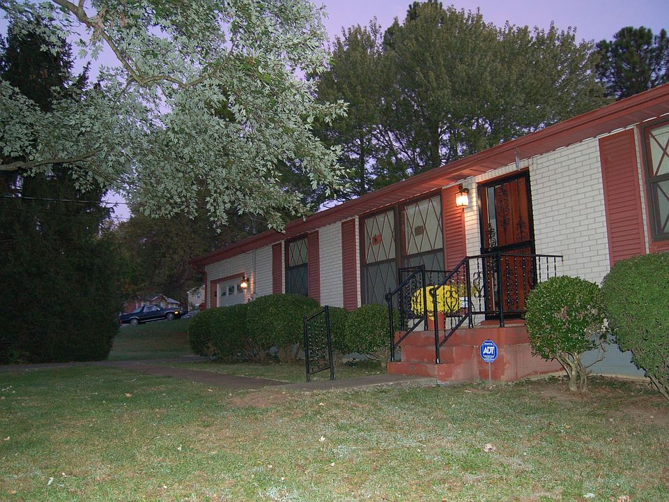 The sloping corner lot gives it an 'exclusive' feel...