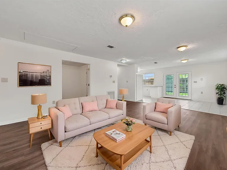 418 Texas St — Photo 10