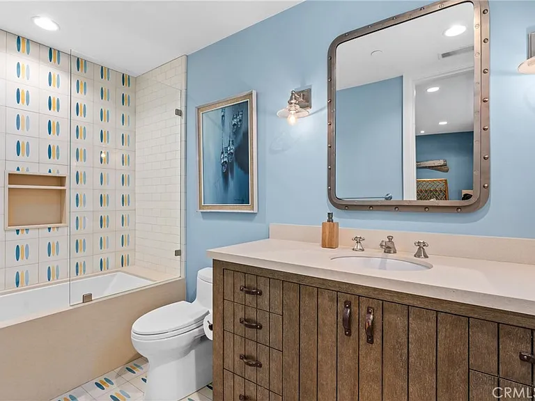 1215 E Balboa Blvd — Photo 39