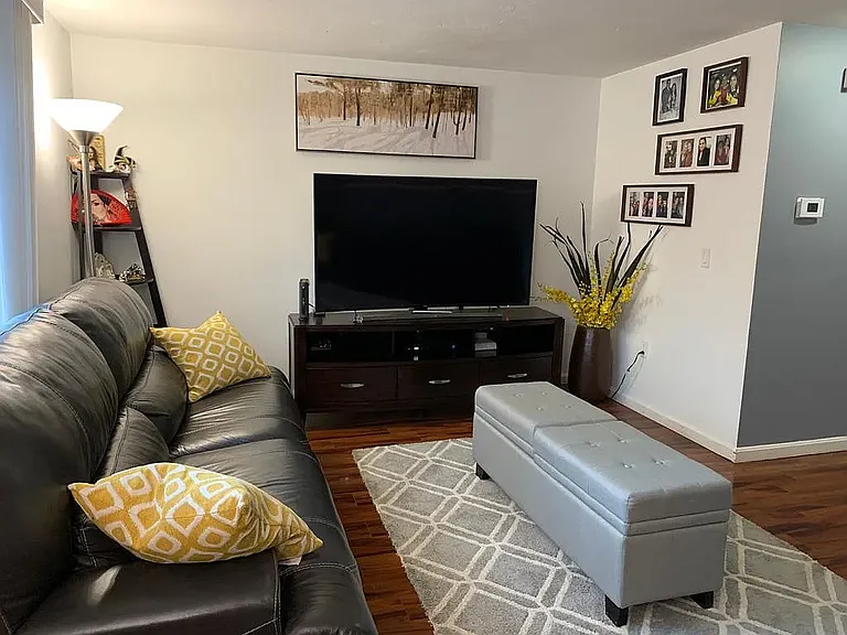 278 Manning St — Photo 4